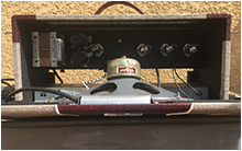 A gauche l'alimentation avec une EZ80 en tube recrifier ou diodes pour un son plus agressif au choix